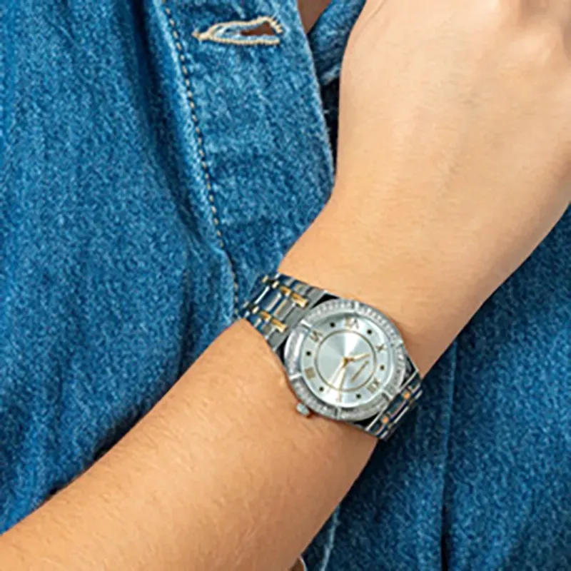 Reloj Victoria en Dorado