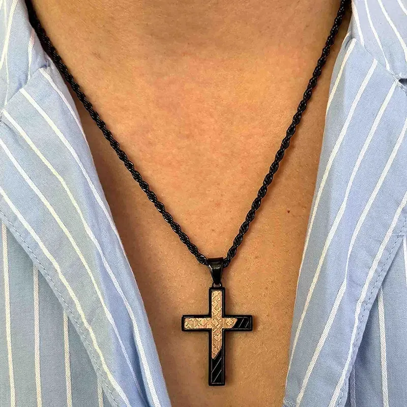 Collar Hombre Mateo Cruz en Negro