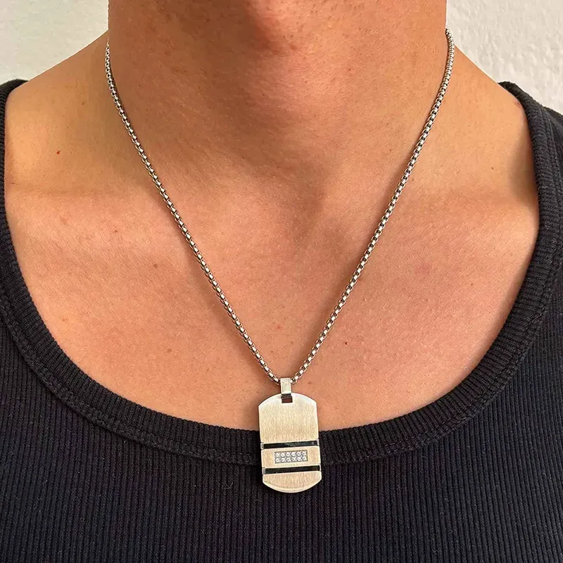 Collar Hombre Martinez con Placa en Oro