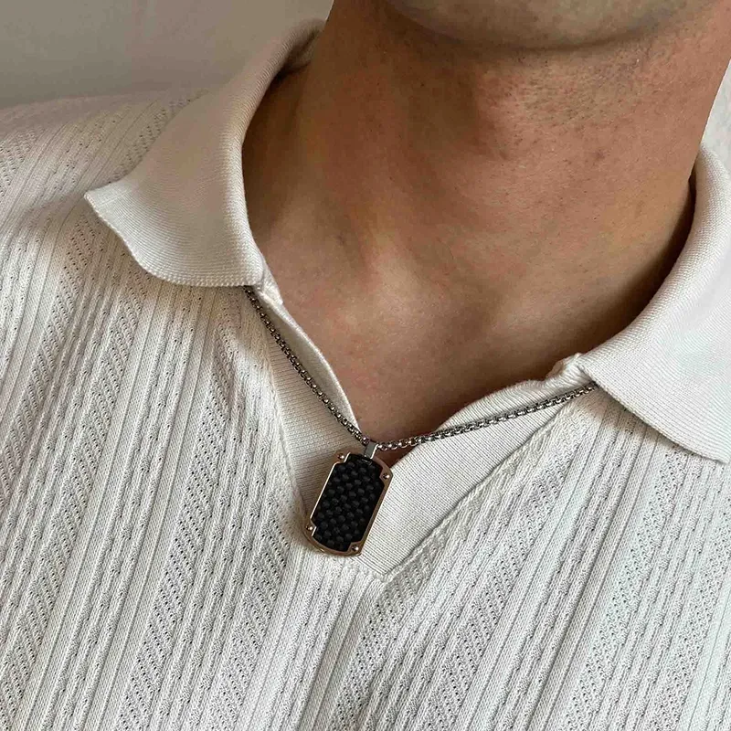 Collar Hombre Martinez Negro y Borde Rosado