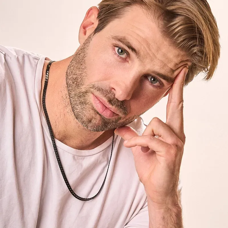  Collar Hombre Nusa Negro | Elegancia Moderna y Sofisticada