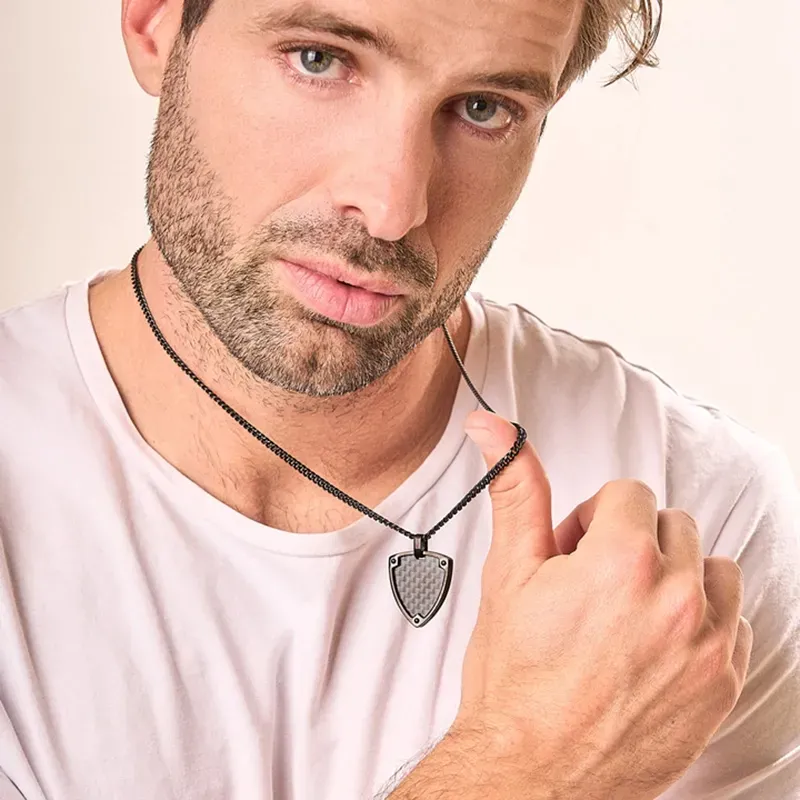 Collar Hombre Lombok Negro | Sofisticación y Versatilidad