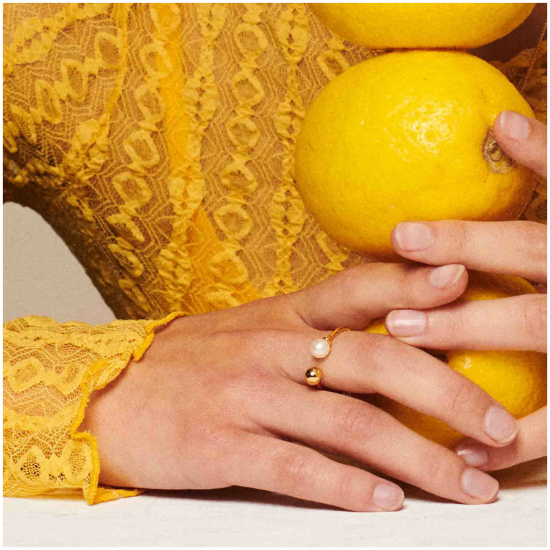 Anillo de Oro con Perla colección EMILY IN PARIS Radiant