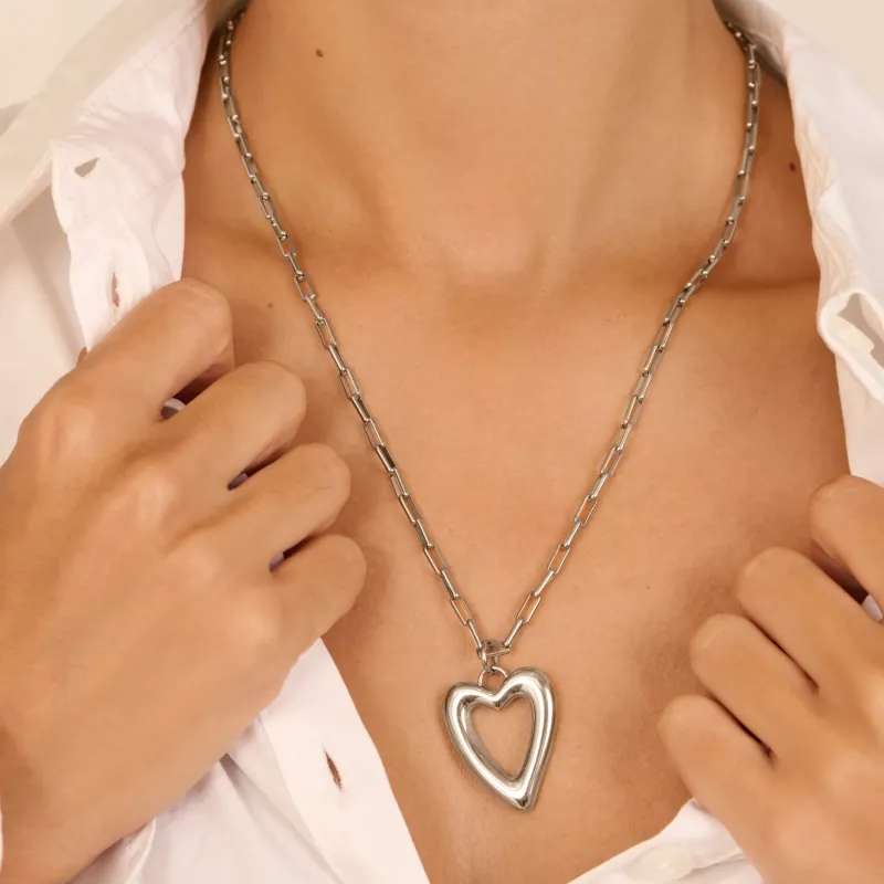 Collar largo plateado con colgante de corazón | Radiant