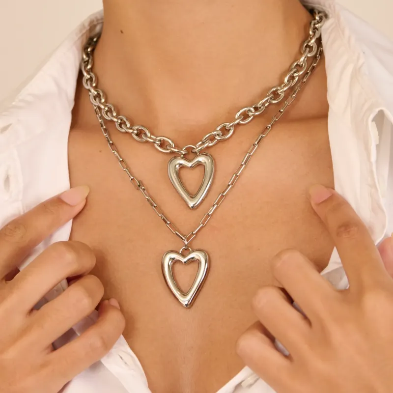 Collar largo plateado con colgante de corazón | Radiant