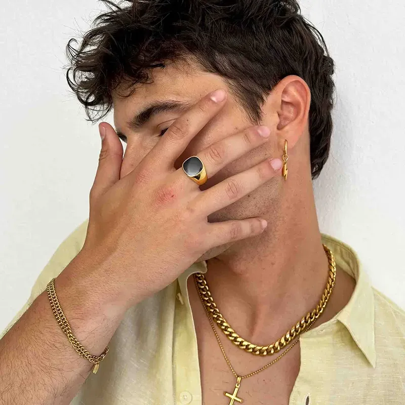 Anillo Hombre Ruiz Negro y Oro T24