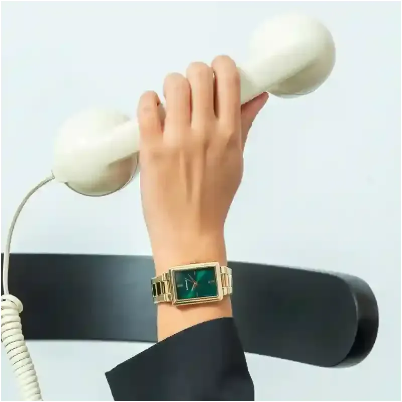 Reloj Courtney Emerald/Dorado