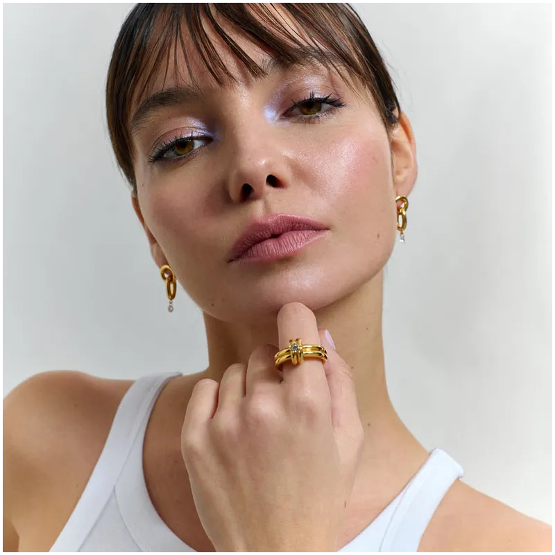 Anillo Mujer Zendaya Loop Dorado | Diseño Curvo Moderno y Elegante