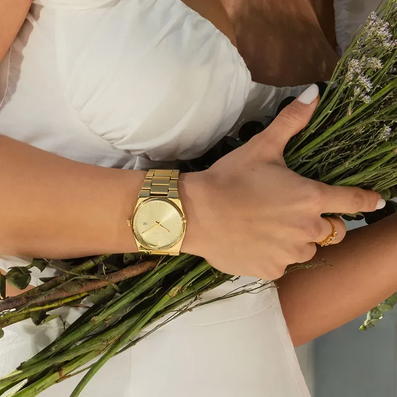 Radiant Air Reloj de Mujer Dorado con Brazalete de Acero