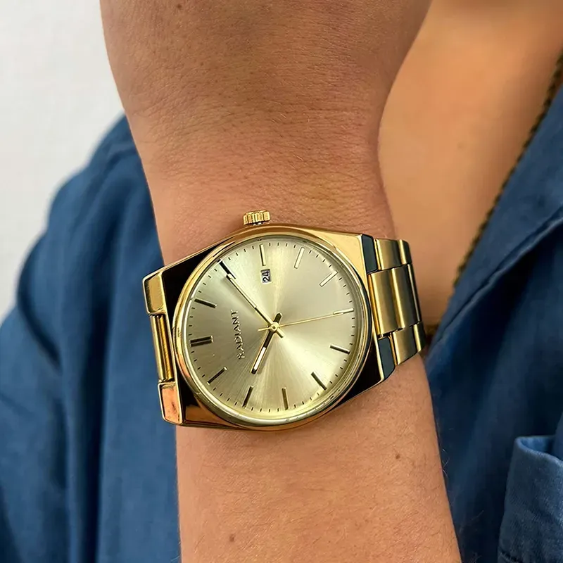 Radiant Air Reloj de Mujer Dorado con Brazalete de Acero
