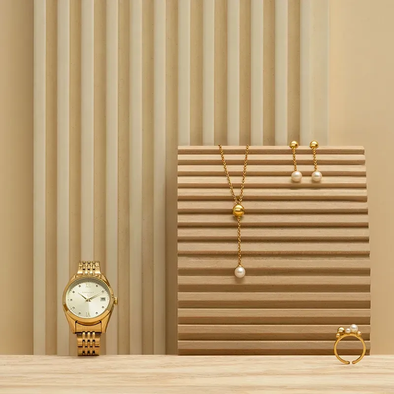 Radiant Legacy Reloj de Mujer Dorado Brazalete Acero